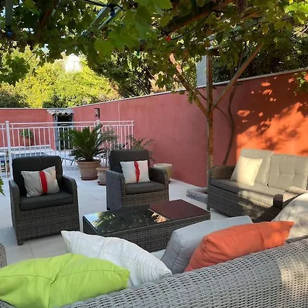 La Cigaliere De L Isle Apartment